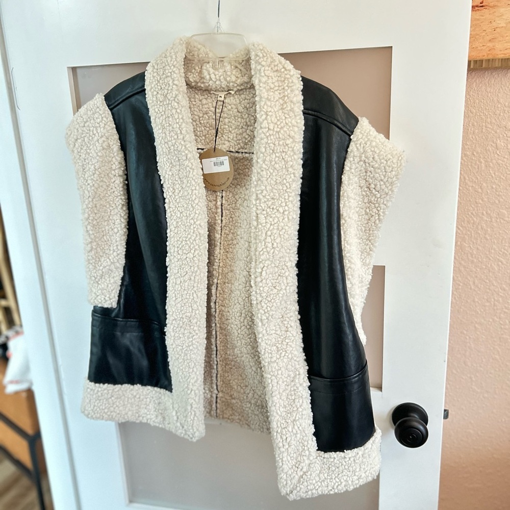 Vest leather with fur lining